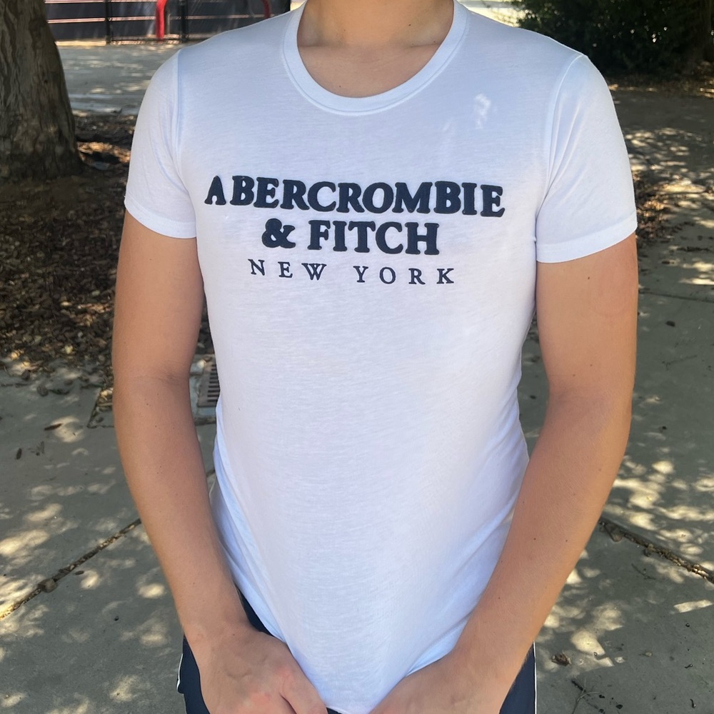 ABERCROMBIE MEN SOFT A&F COLLECTION T SHIRT WHITE NAVY BLUE APPLIQUÉ EMBLEM LOGO